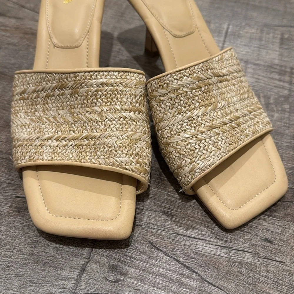NWOB!! Franco Sarto - Betty Square Toe Sandal - Tan - Size 9M
